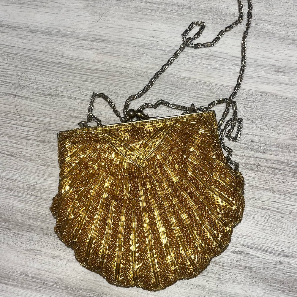 Vintage Venus shell beaded art deco inspired purse likely 1950s or 1960s
